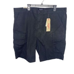 Levi’s cargo carrier shorts men’s size 42 NWT
